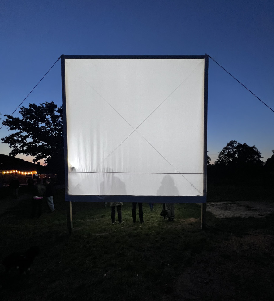 Kubus-Eva-Fabian-Michelle-Mohr-Herbsthausen-leuchtend